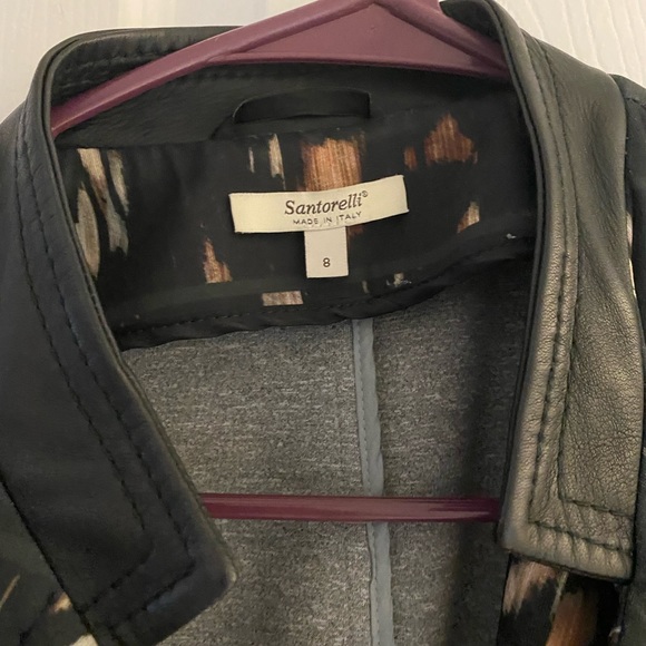 Leather trim collar - gorgeous detail - Picture 3 of 4